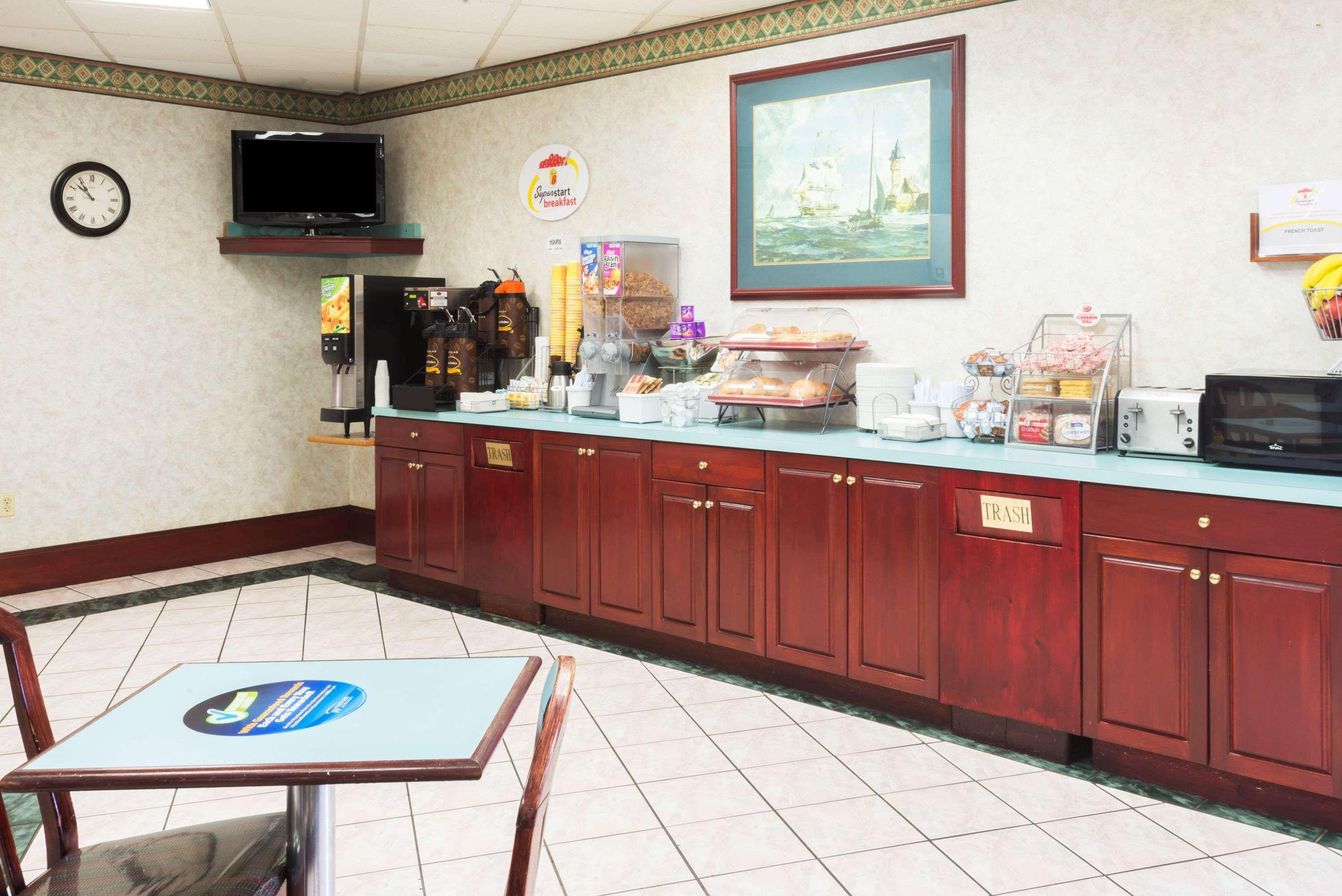 Super 8 By Wyndham West Greenwich/Providence Ngoại thất bức ảnh