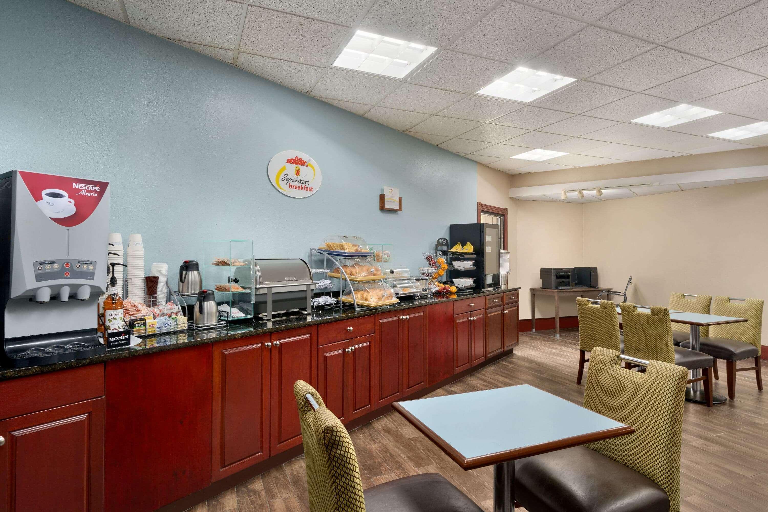 Super 8 By Wyndham West Greenwich/Providence Ngoại thất bức ảnh