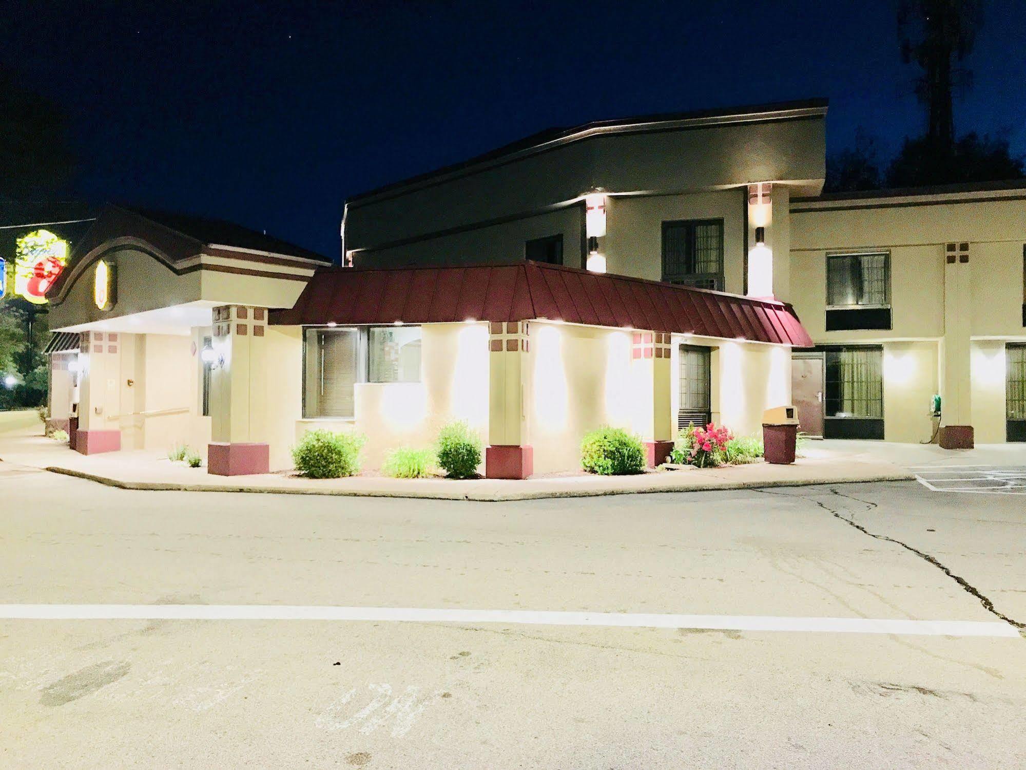 Super 8 By Wyndham West Greenwich/Providence Ngoại thất bức ảnh