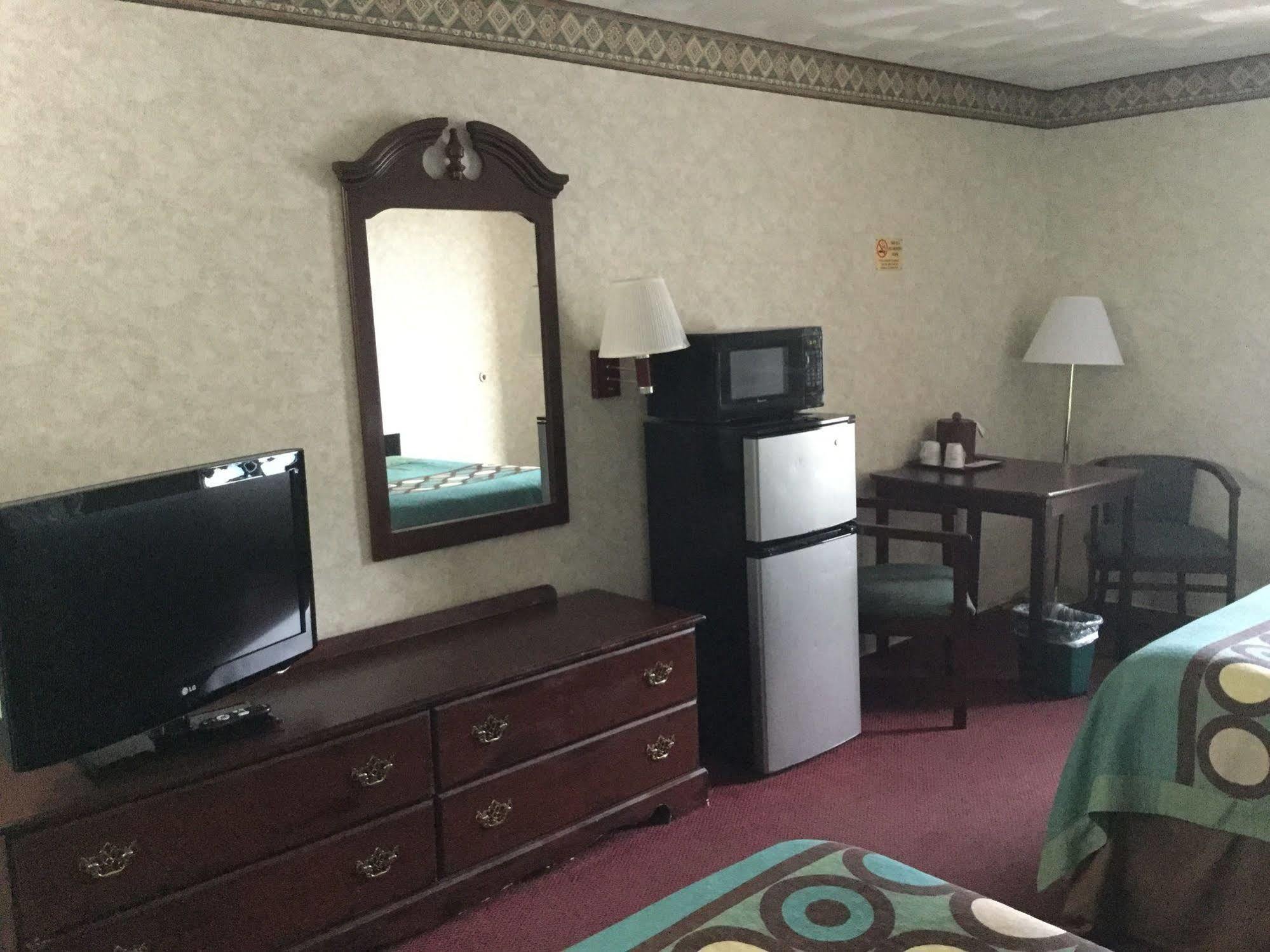 Super 8 By Wyndham West Greenwich/Providence Ngoại thất bức ảnh